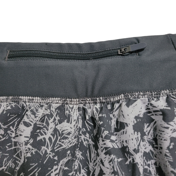 Under Armour Heart Gear Women's Gray Fitted Running Shorts Pockets Size Small
