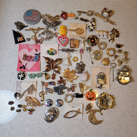 Mixed Brooches Pins Costume Broken Crafts Usable None Researched 2lbs