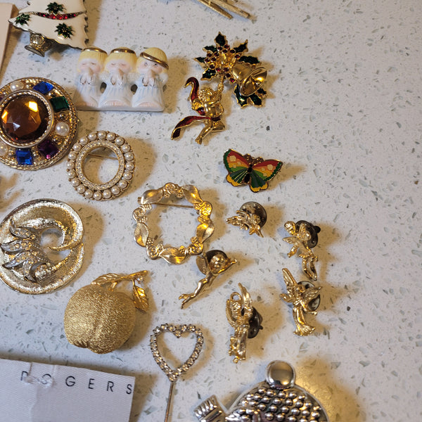 Mixed Brooches Pins Costume Broken Crafts Usable None Researched 2lbs