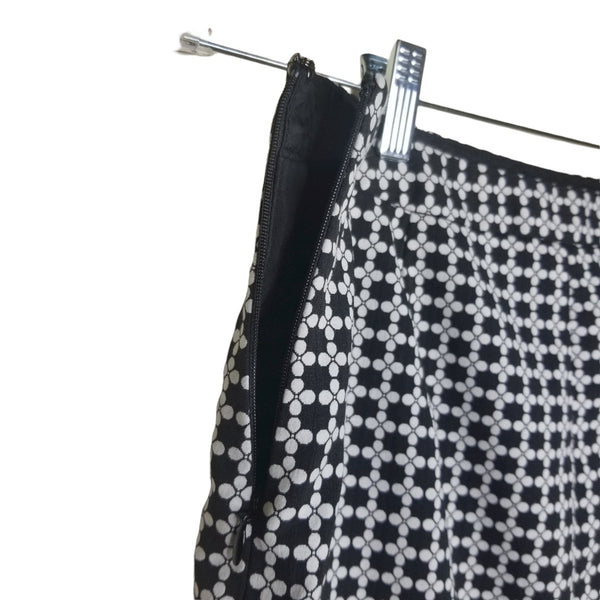 The Limited Black White Ying Yang Pencil Skirt Left Side Zip Clasp Size 4