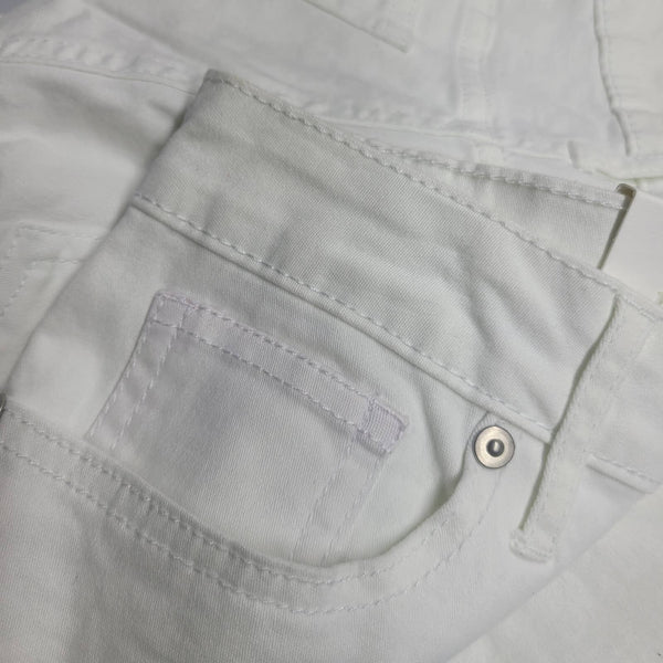 New Directions White Bermuda Shorts Belt Loops Pockets Size 6